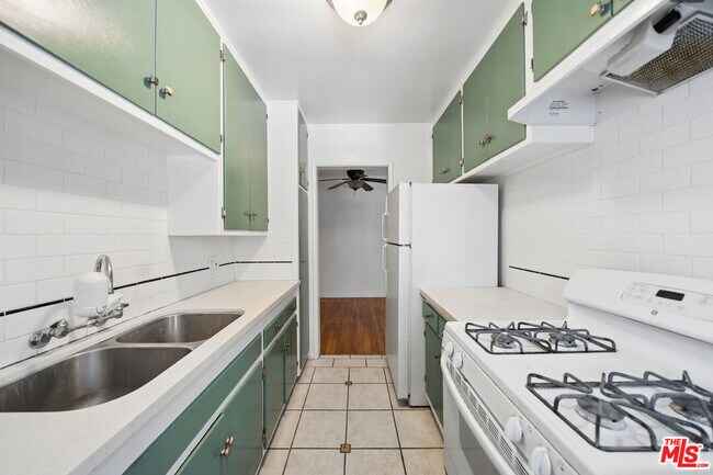 Building Photo - 1206 Hayworth Ave