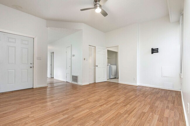 Building Photo - 522 Zane St