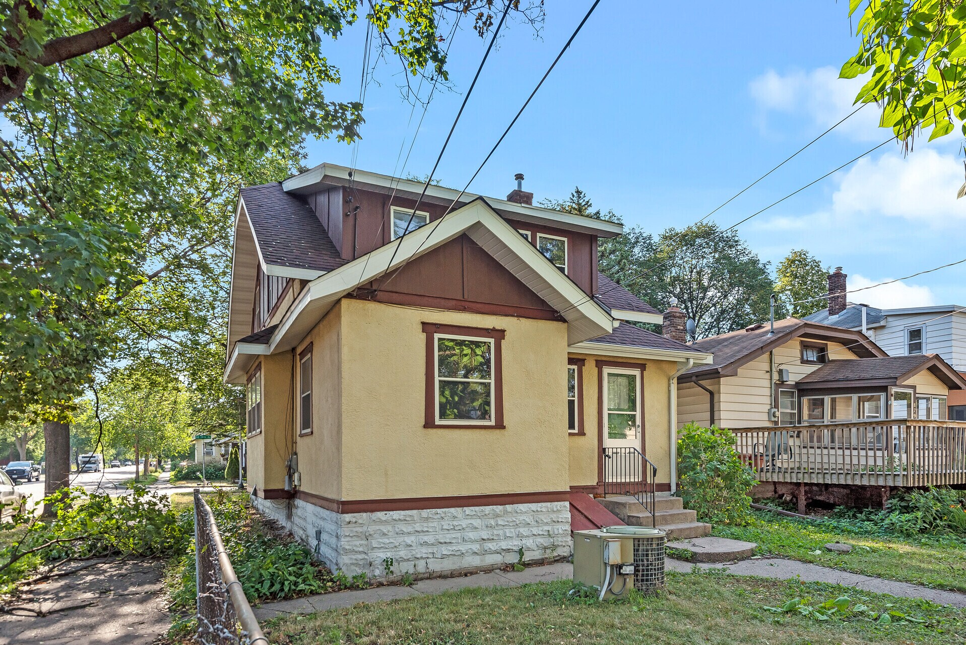 Building Photo - 881 19th Ave SE