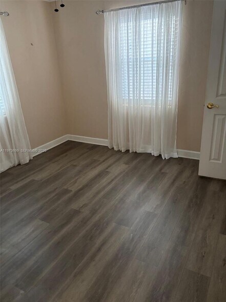 Building Photo - 127 Lakeview Ave