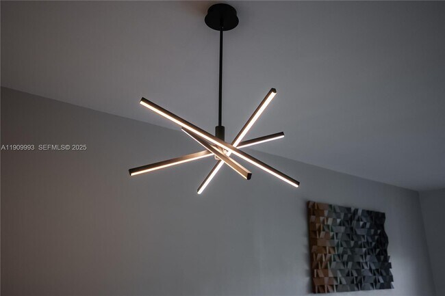 Building Photo - 4017 N Cypress Dr