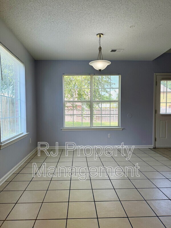 Building Photo - 5353 Farm Ridge Dr