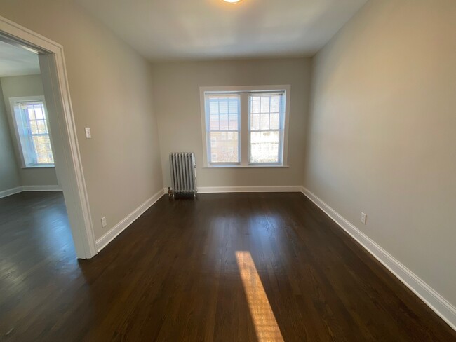 Building Photo - 730 Reba Pl