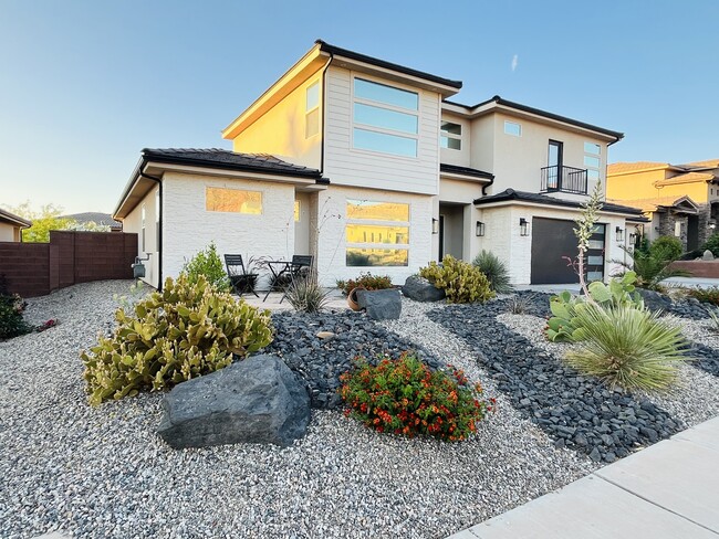 Building Photo - 2721 Hazel Dr