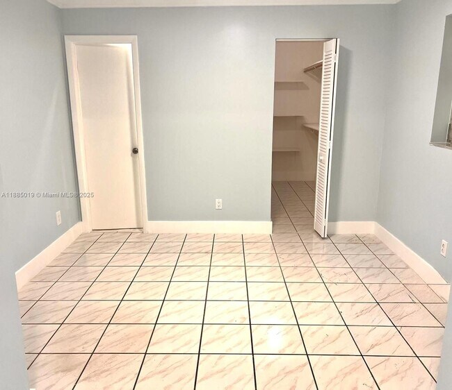 Building Photo - 1575 W 53rd St