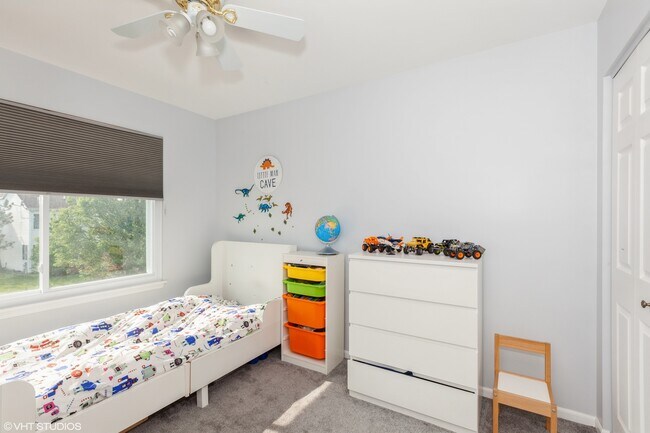 Building Photo - 724 Wildflower Cir