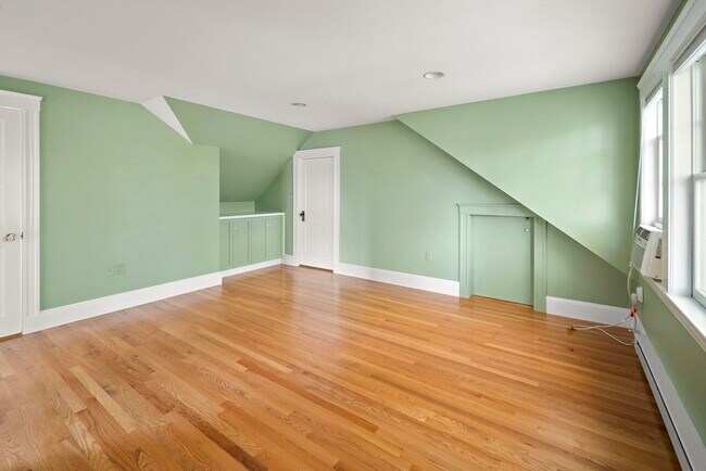 Building Photo - 113 Cushing Ave
