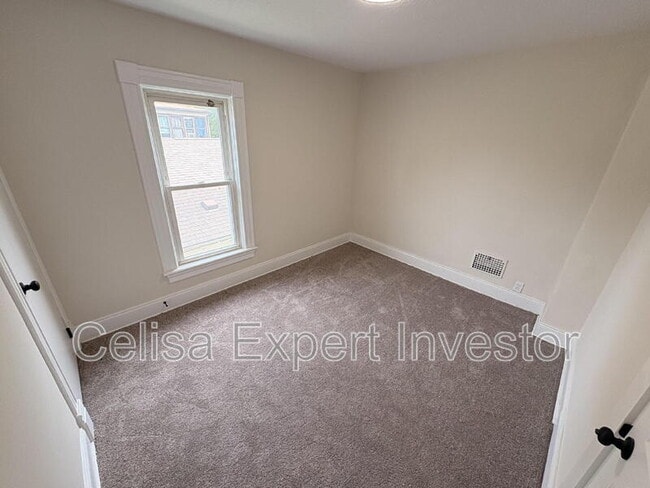 Building Photo - 807 Edgewater Ave