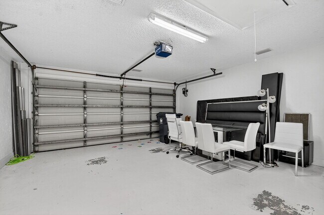 Building Photo - 1891 Oak Berry Cir