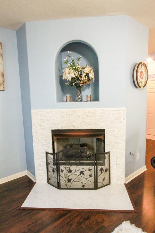 Building Photo - Stately 4-Bedroom, 3-Bath Home with Modern...