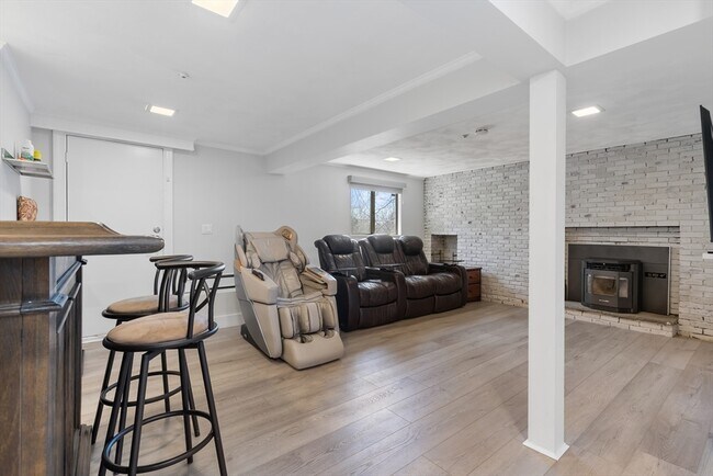 Building Photo - 10 Stonewood Dr