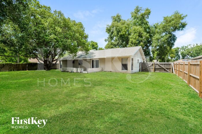 Building Photo - 5642 Westview Dr