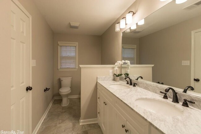 Building Photo - 14 Evergreen Ct