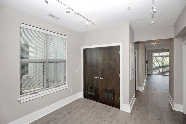 Building Photo - Industrial Corner 2BD/2BA Condo at Steelhaus in Plaza Midwood!