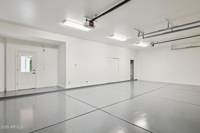 Building Photo - 8303 N 61st Pl