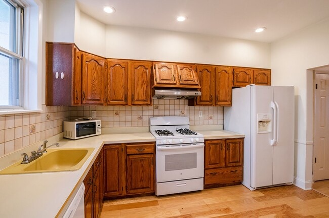 Building Photo - Three Bed East Passyunk Crossing Home