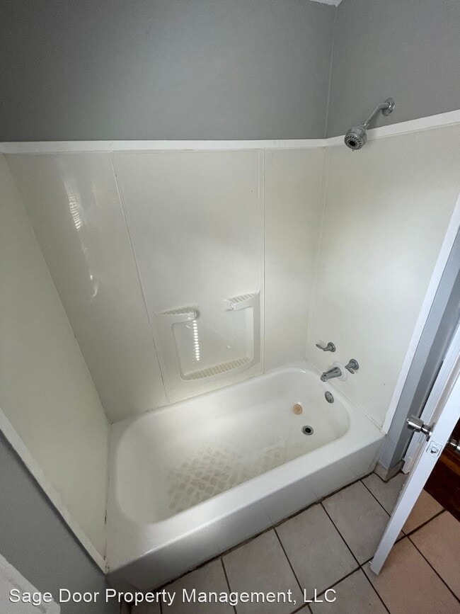 Building Photo - 3 br, 2 bath House - 2420 E 51st Street