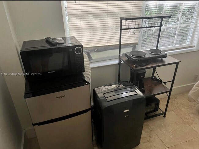 Primary Photo - 1949 NE 173rd St