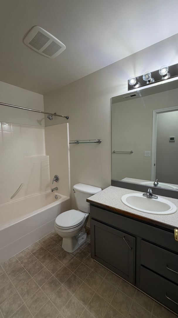 Building Photo - Kennewick Location on Quiet Cul-de-Sac! 3 bed, 2 ba