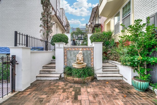 Building Photo - 811 Lovett Blvd