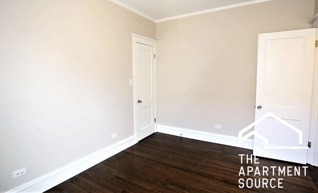 Building Photo - 1437 W Carmen Ave