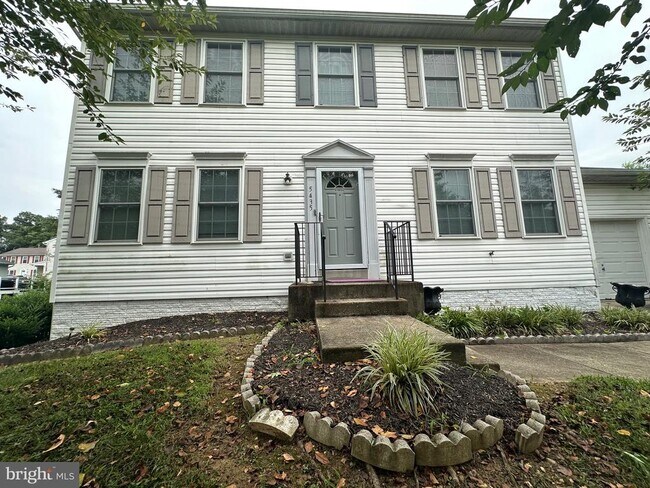 Building Photo - 5435 Sir Douglas Dr