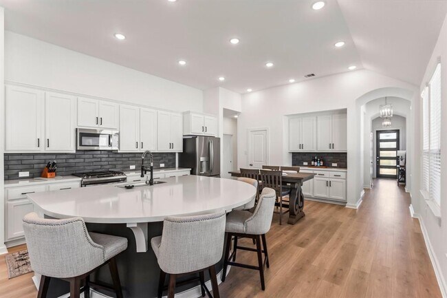 Building Photo - 15823 Bird of Paradise Dr