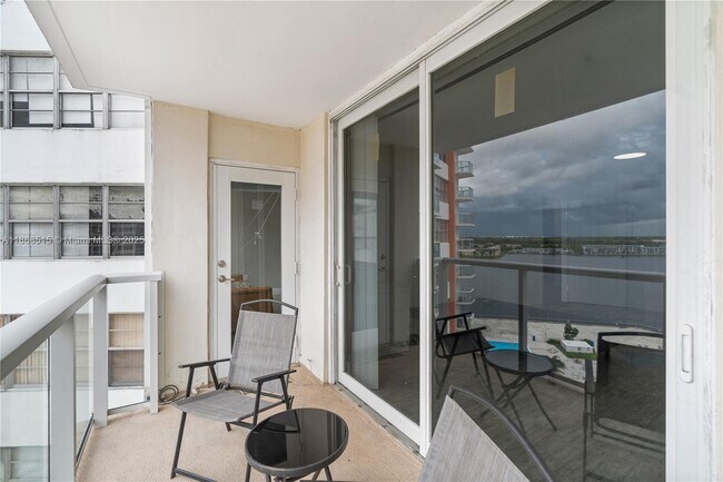 Building Photo - 1351 NE Miami Gardens Dr