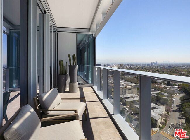 Building Photo - 10000 Santa Monica Blvd