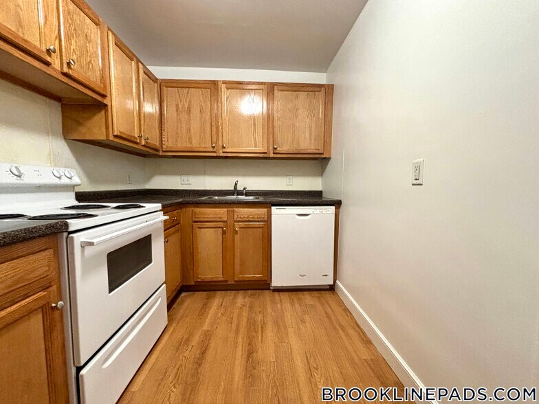 Building Photo - 312 Tappan St