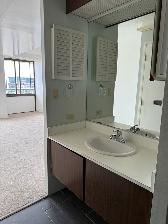 Building Photo - 2 bedroom at the Marco Polo for $2,700.00