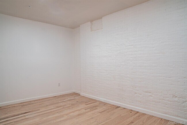 Building Photo - 155 River St