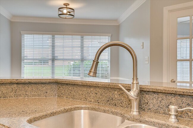 Building Photo - 1094 Maple Ridge Ct