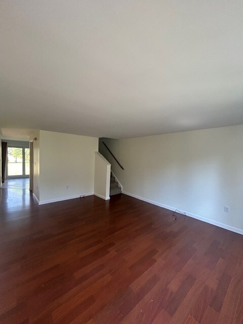 Building Photo - 6 Tamarack Dr