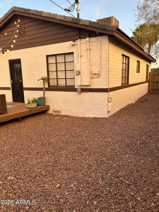 Building Photo - 326 W Highland Ave
