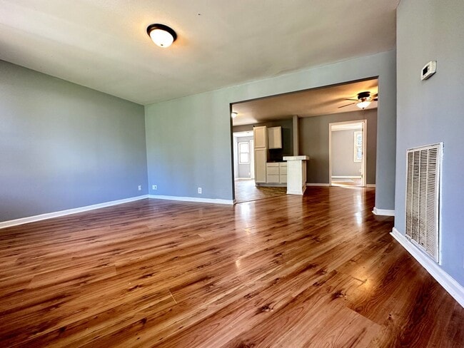 Building Photo - 496 Louisiana Ave. Clarksville, TN 37042