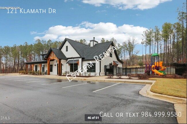 Building Photo - 121 Klamath Dr