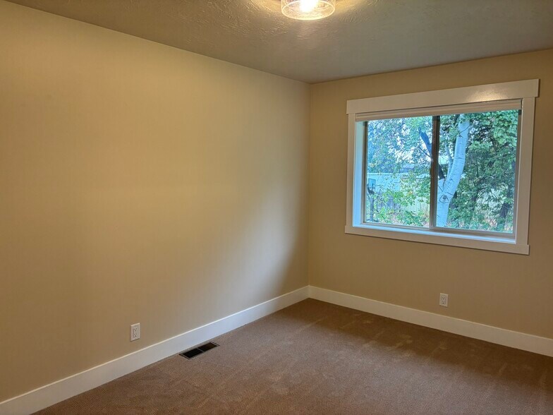 Building Photo - 2220 S 4000 W