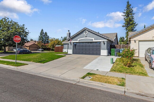 Building Photo - 3 bedroom home for RENT in Turlock - 4403 ...