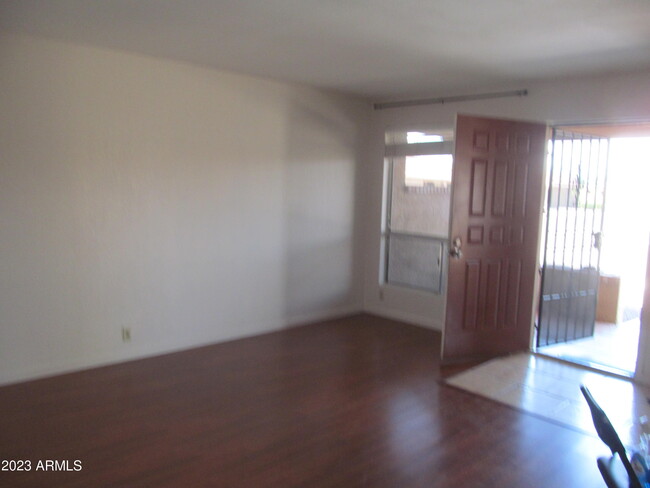 Building Photo - 609 W Blackhawk Dr