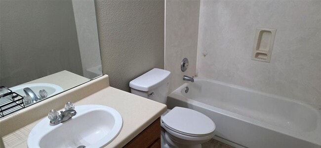 Building Photo - 204 Quail Hollow Dr