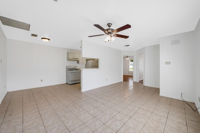 Building Photo - 308 Willowick St
