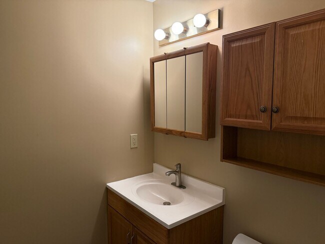 Building Photo - Newly Remodled 3 bed, 2 baths Edmonds Cond...