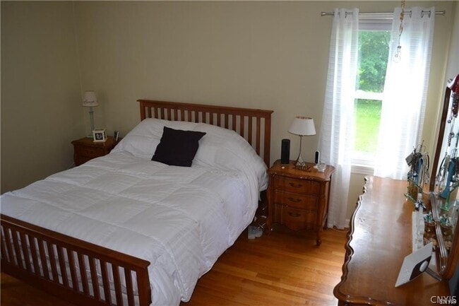 Building Photo - 18 E Austin St