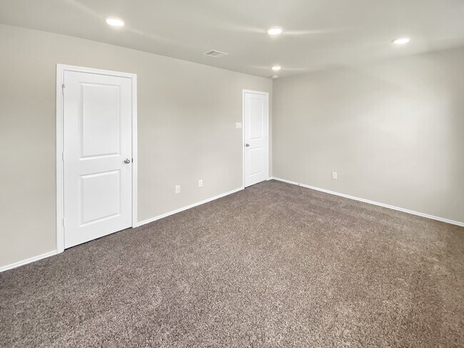 Building Photo - 807 Comanche Bend
