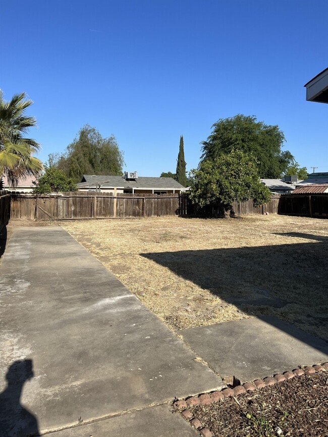 Building Photo - 2701 S Fontana Ct