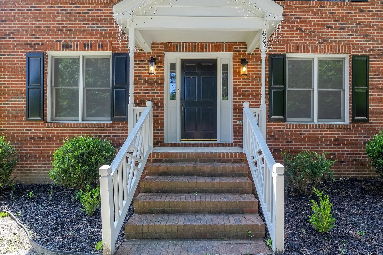 Building Photo - 623 Elmwood Ct
