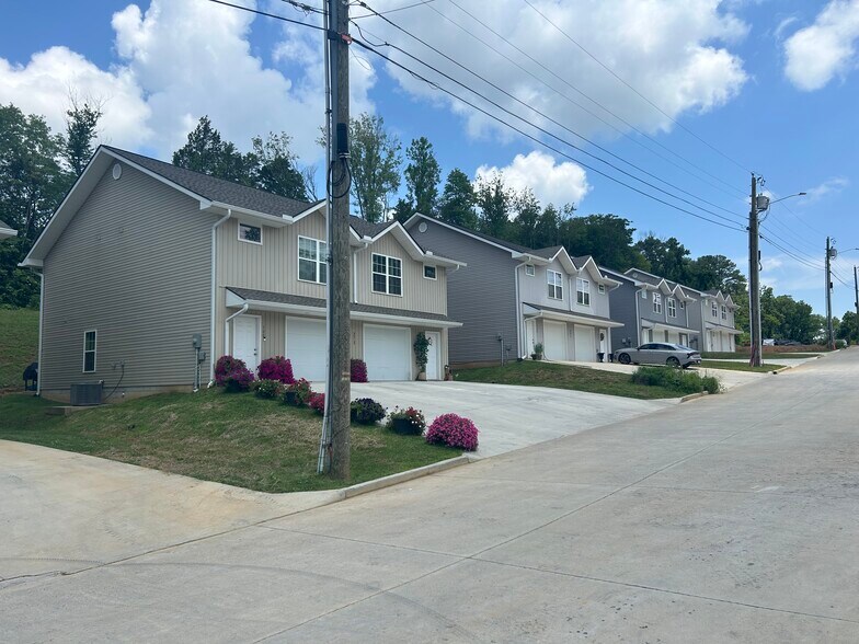 Building Photo - 239 Keswick Dr
