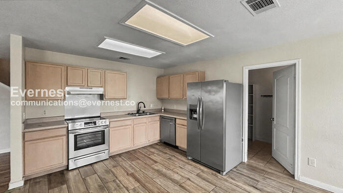 Building Photo - 386 Siebert Dr