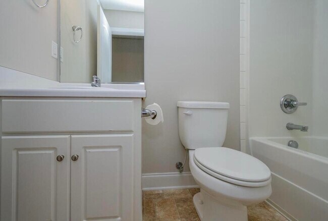 Building Photo - 834 Landing Dr